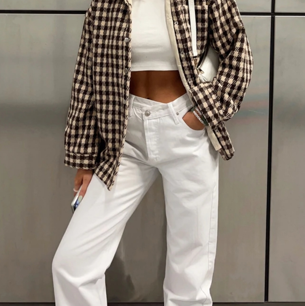 Princess Polly asymmetric white jeans size 2